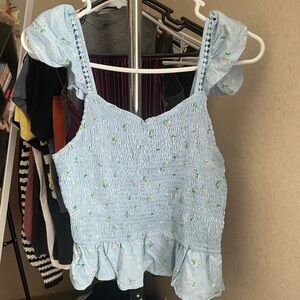 Flutter sleeve top